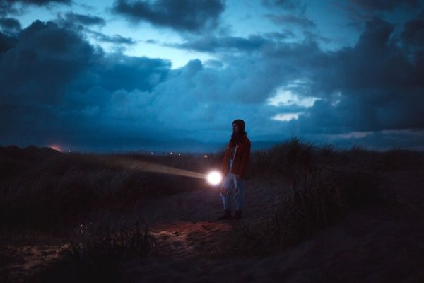 solo travel at night safety